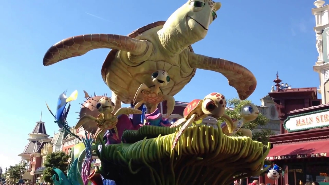 Disneyland Paris 25th Anniversary Parade - Disney Stars on Parade 2017