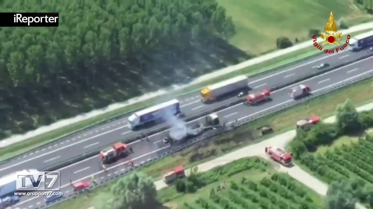UN MORTO E DUE FERITI IN A4 - YouTube