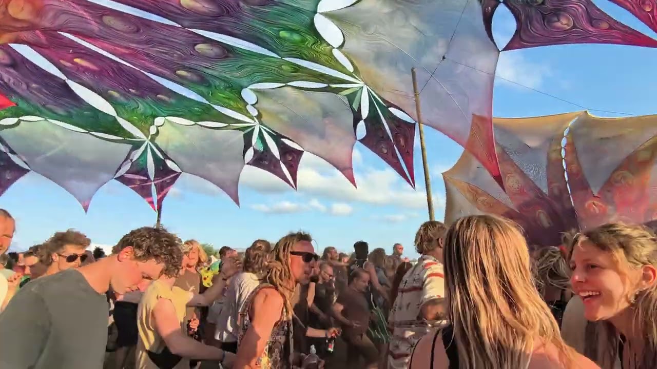 A Hop into Goa. Anoebis. Last day at Goa fest in Belgium. Goa freaks madness 🤘😜🌈