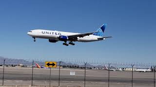 United 777-224(ER) *New Livery* landing on runway 26L at McCarran International Airport from Newark