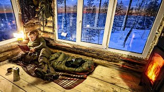 A small FOREST HUT Helped TO SURVIVE A COLD NIGHT IN THE FOREST | A house in the forest warmed