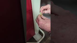 Correct Way to Lock the Crash Cart
