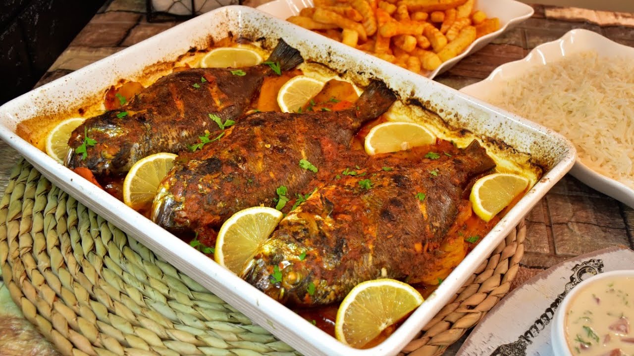 صنية السمك المشوي مع الخضار بتتبيله وطعم عالمي Grilled fish tray with vegetables