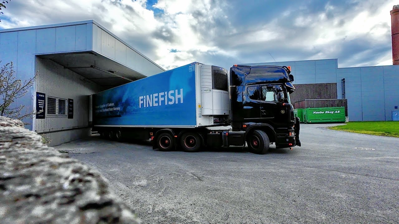 Разучился парковаться, въехал в стену! Объезд места оползня в Норвегии!