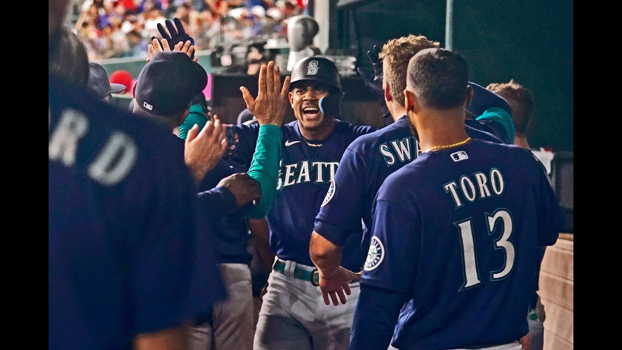 Julio Rodríguez CRUSHES his first career grand slam to dead center