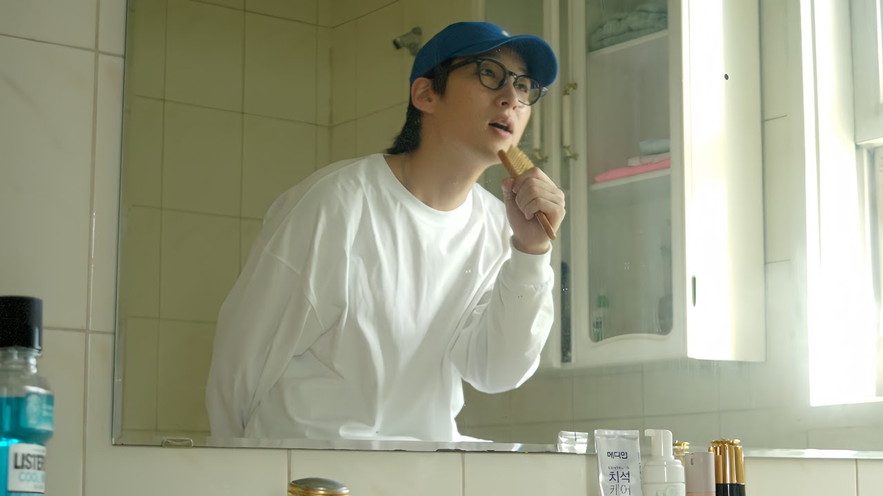 Watch EIAN(이안) 'Love Dumb' Official MV on YouTube Watch EIAN(이안) 'Love Dumb' Official MV on YouTube