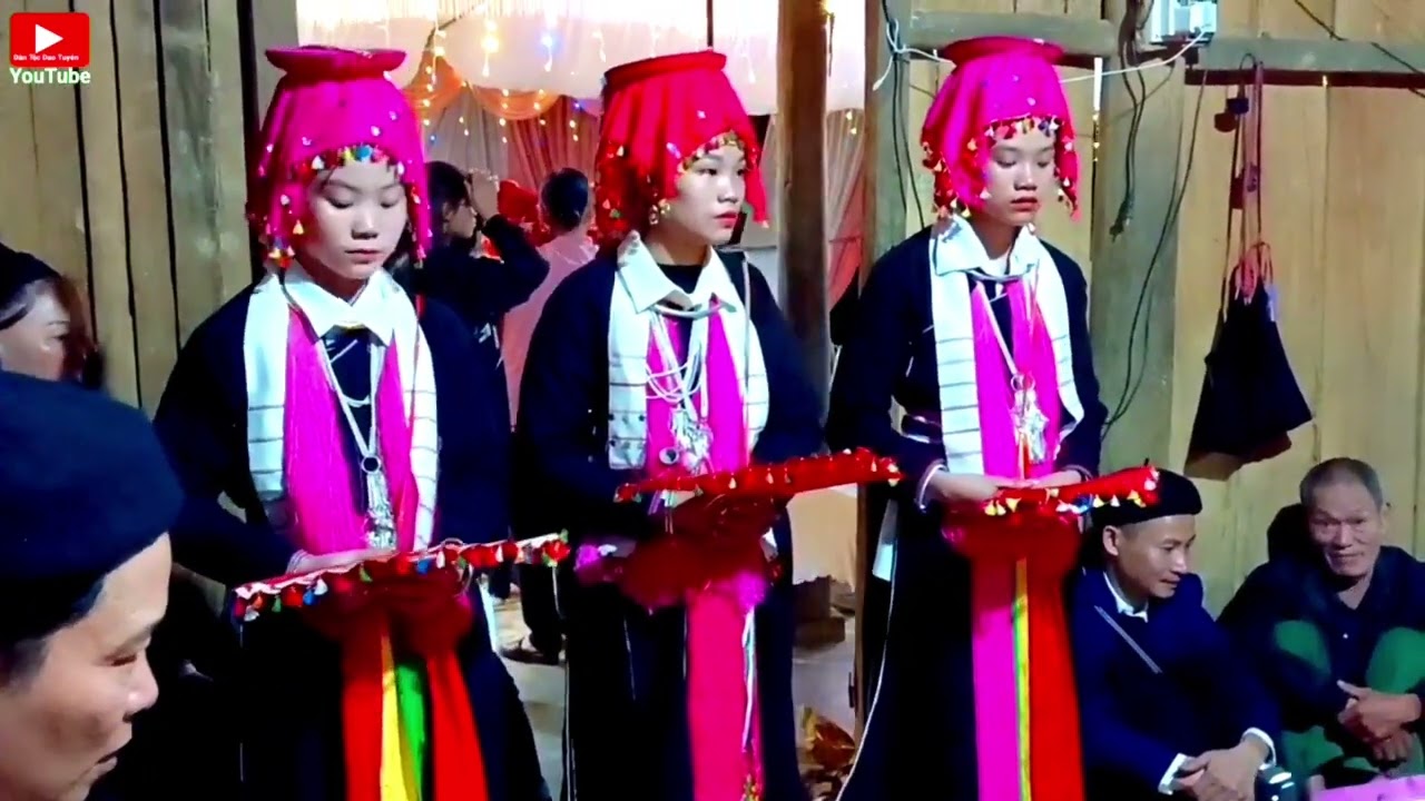 p2 hát ải phụ mẫu đối mặt nam nữ trong lễ cưới của Dao Tuyển tại Xuân Quang 2 xã Xuân Quang