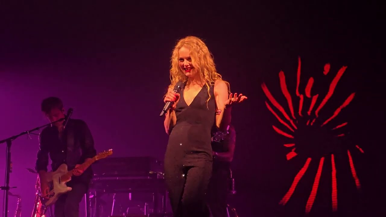 Vanessa Paradis - Dès que j'te vois (Live au Zénith de Dijon 16 05