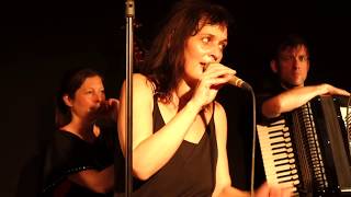 Tini Trampler & Playbackdolls - Der kleine Hammer live @ creau