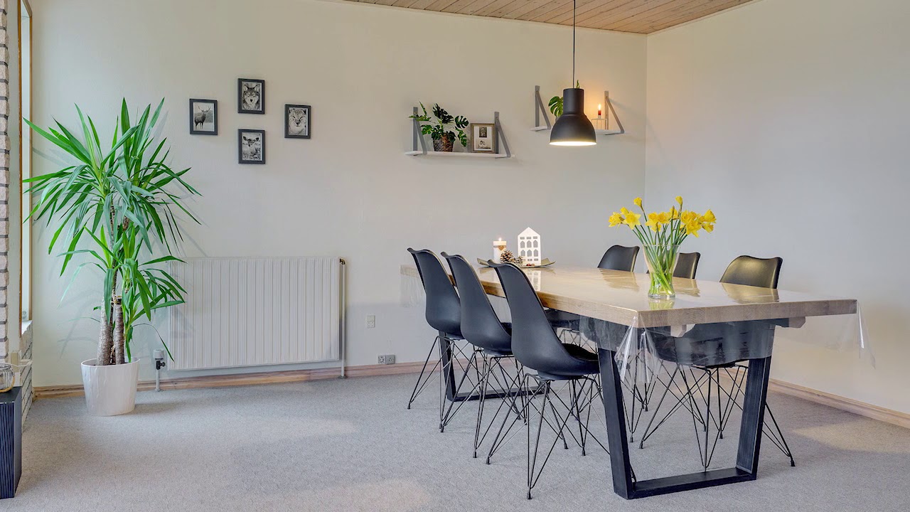 Velholdt villa med stor stue med loft til kip youtube Stue med loft til kip