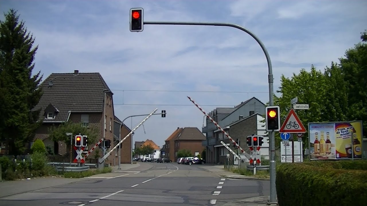 Spoorwegovergang Heinsberg-Dremmen (D) // Railroad crossing // Bahnübergang