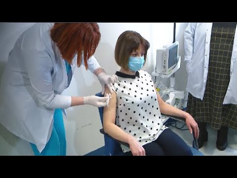 \"უიღბლოდ დავიწყეთ ვაქცინაცია\" -  ჯანდაცვის მინისტრი ასტრაზენეკას ვაქცინით საჯაროდ აიცრა