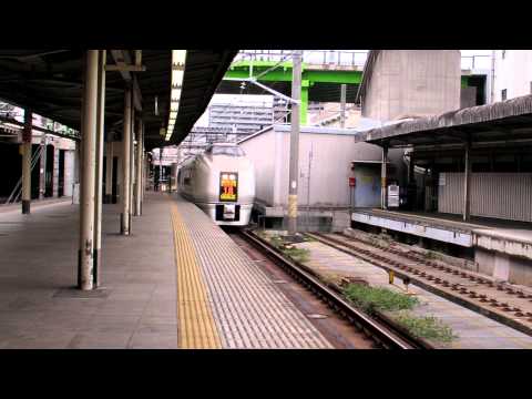 JR東日本651系　上野駅に到着