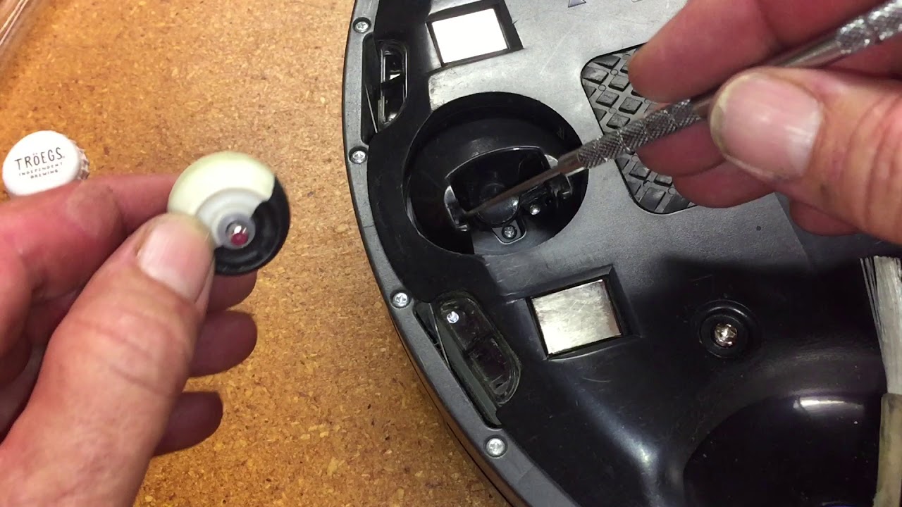 nedsænket Blåt mærke musiker Roomba 650 "error 10" side wheel - error may be from dirt in front caster  wheel - YouTube