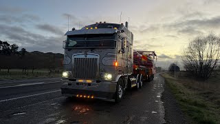Carting frames to Wellington! |Kenworth k104