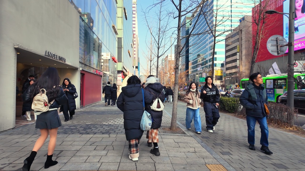 Прогулка по зимним районам Ённам-дон и Ёнхи-дон | Экскурсия по Сеулу | 4K HDR