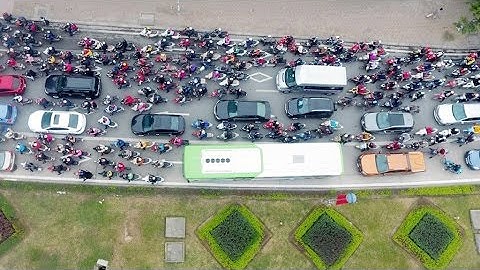 (VTC14)_Buýt BRT không có đường trong giờ cao điểm