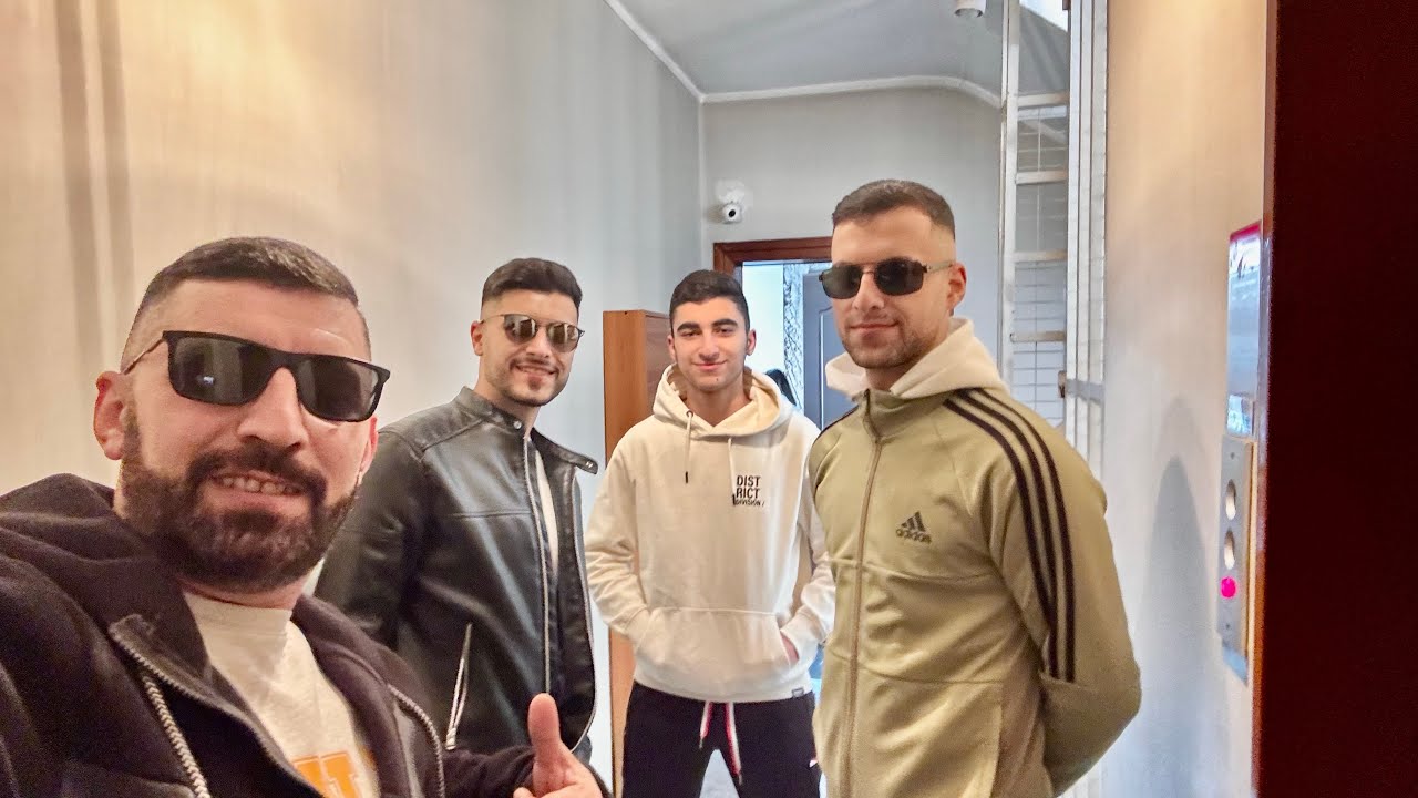 У нас гости. և պատրաստում ենք ԳԱԹԱ ( ցույց Աթենքում)