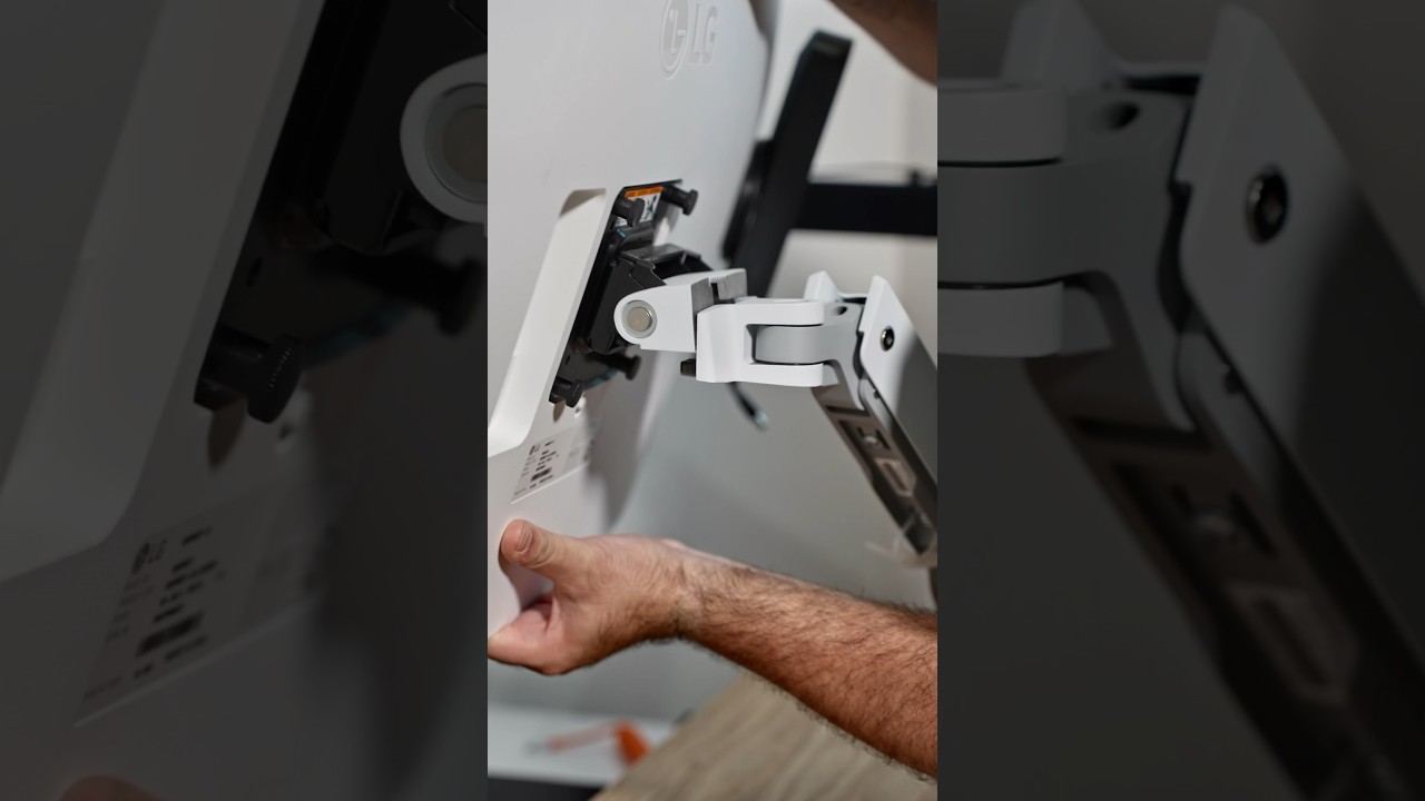 I upgraded my setup with the Ergotron HX monitor arm 😮‍💨