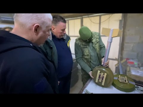 Oekraens drone team aan het front, improviseert met aanpassen van munitie