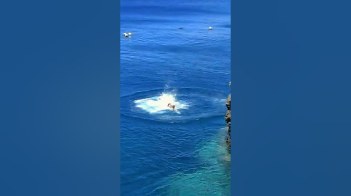 Flying off a cliff jumping at 45feet/14m in Hawaii #shorts