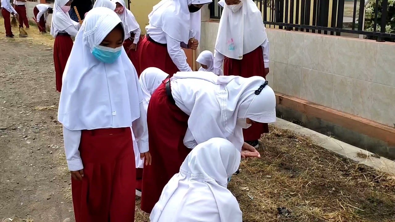 Kegiatan World Cleanup Day SD Negeri Pemaron 02 Kec. Brebes