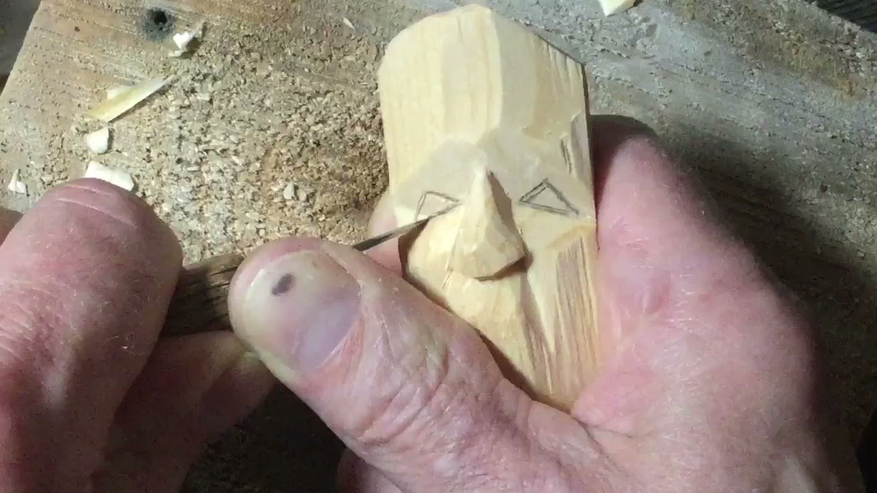 Carving a Quick  Triangle  Shaped Eye
