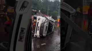 Kebalik deh... #Shorts #shortsvideo #funny #car #crash #viral #fyp