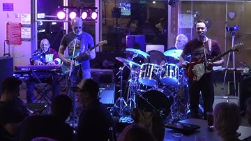 "Dancing In The Moonlight" - The Overtones live at The Elk