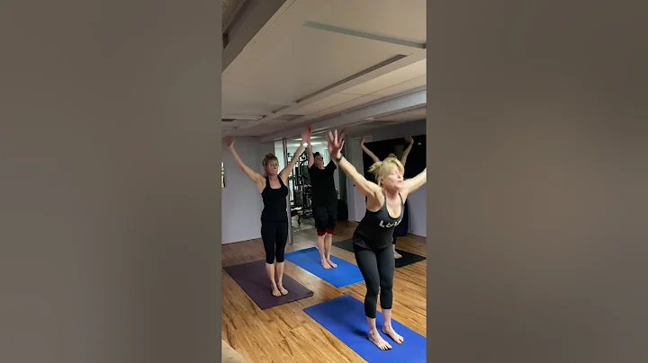 Vinyasa flow with Julie FUNKE