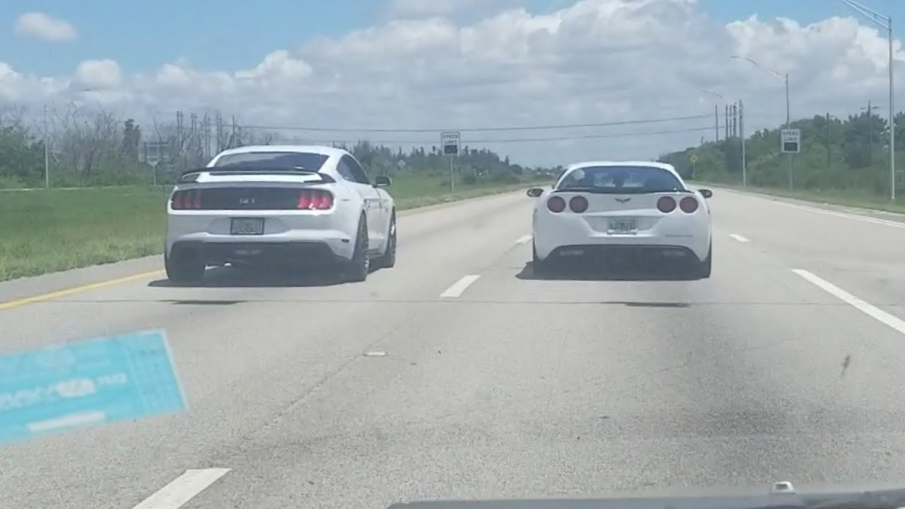 2019 5.0 Mustang vs LS3 C6 Corvette - Mexico