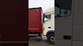 Tight space for turning #truckingjobs #lkwfahrer