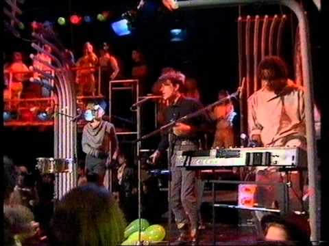 Thompson Twins - Love On Yor Side. Top Of The Pops...