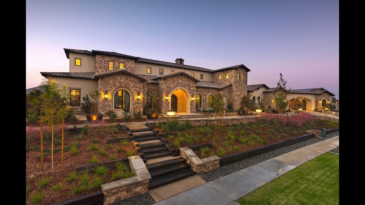Seven Oaks Grand Island 6100 square foot Tuscan Estate, built by Sweaney Custom Homes, Inc.