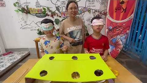 Tiếng Anh Giao Tiếp Phan Thiết: Simon and Shin practice talking about Fruits( Taste and Guess)