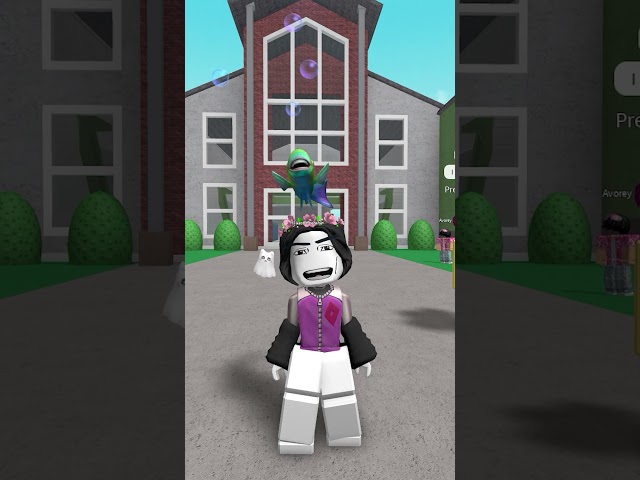 Singing in robloxx #imanaliencat #fyp #viral #roblox #singing #funny class=