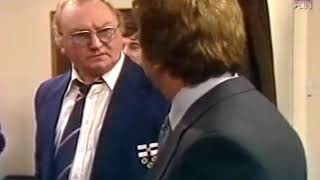 Coronation Street - Fred Gee Punches Len Fairclough (28th December 1977)