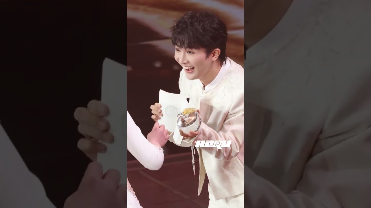 20260309 周深 Charlie Zhou Shen 周深即兴通过答案之书回答问题