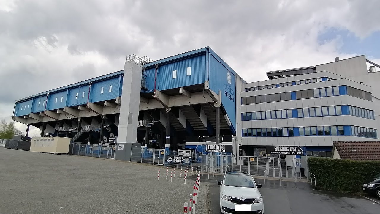 Einmal rund um das Stadion Alm (SchücoArena)