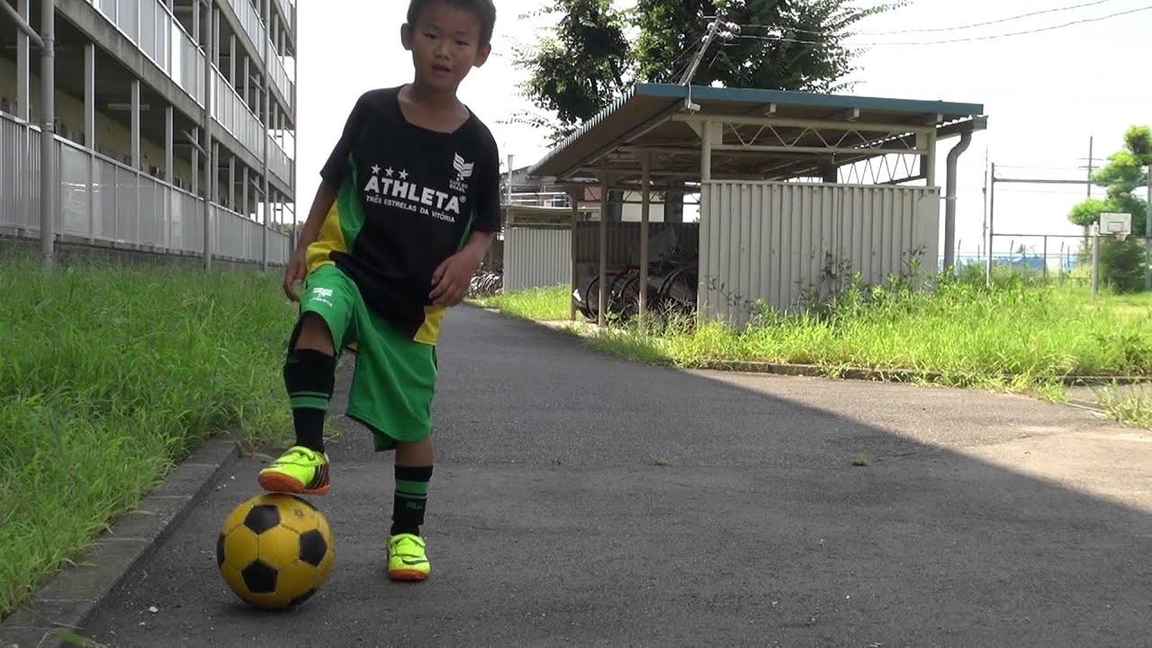 めざせメッシ 小１のリフティング小技 Youtube