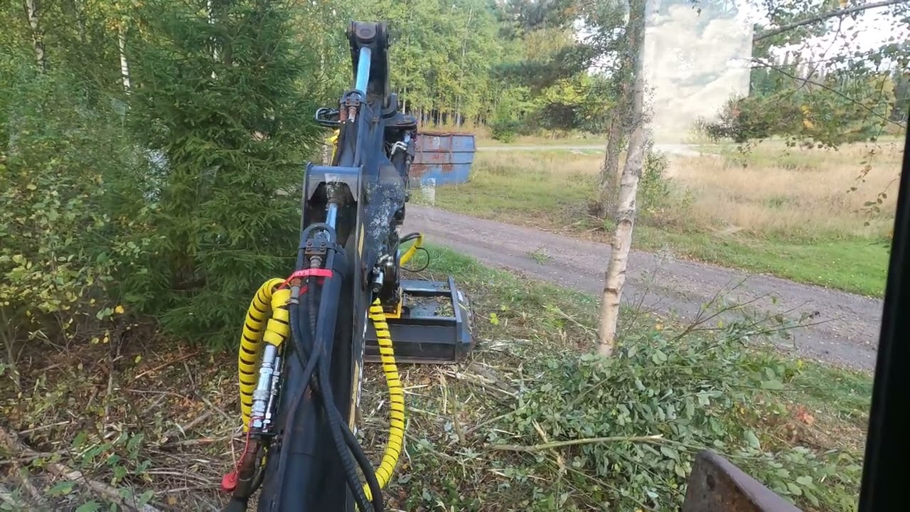 Volvo BM 6300 chain mulching