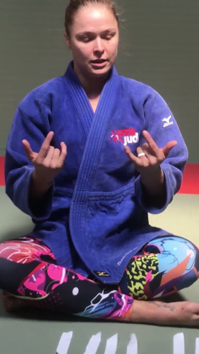 Let Ronda Rousey Teach You How To Tape Your Fingers For Judo!