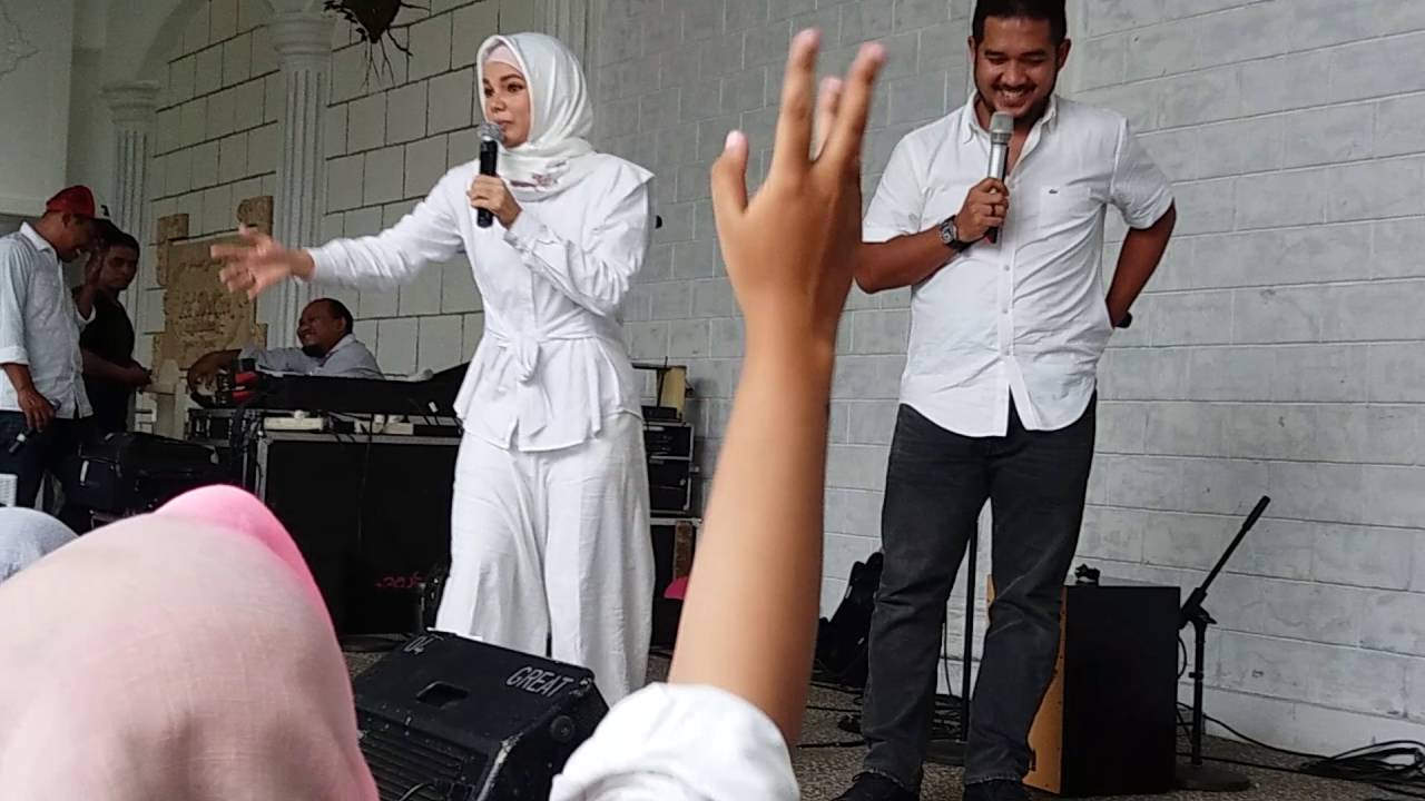 Dewi Sandra dan Agus Rahman di Bandung,25 September 2016