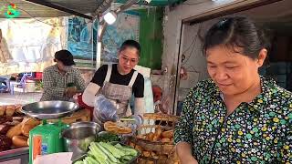 Thèm chảy nước miếng ổ bánh mì heo quay 15k đầy topping