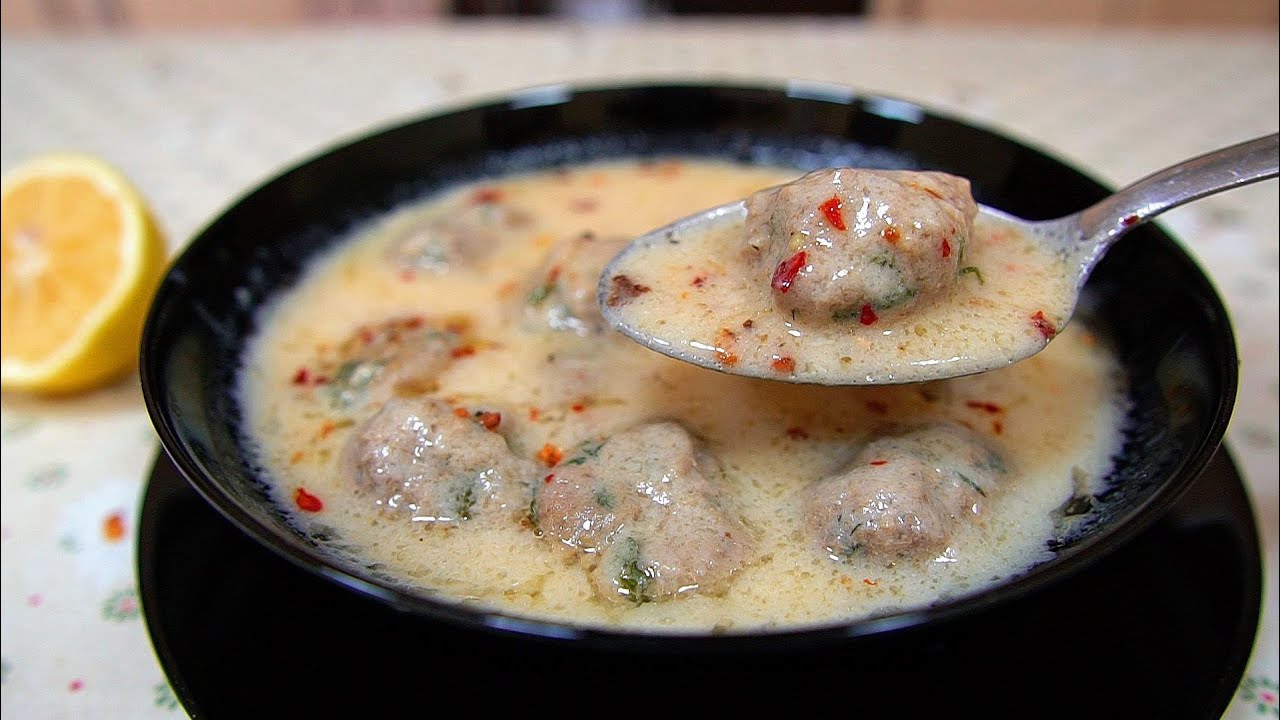 Frikase me qofte, receta super e shijshme që do lerë pa fjalë familjen tuaj