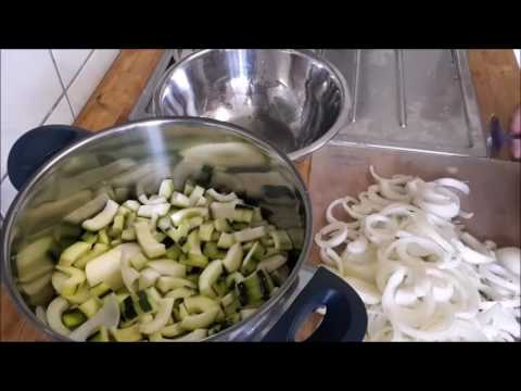 Zucchini Bratlinge mit Gurken-Joghurt-Dip (Raita) / Thomas kocht. 