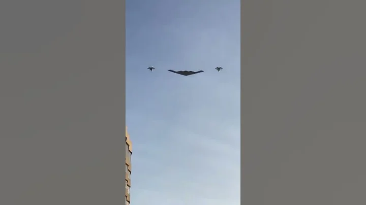 Stealth Bomber with F-35 Raptor escort Rose Parade Pasadena Ca. 2018 HD - DayDayNews