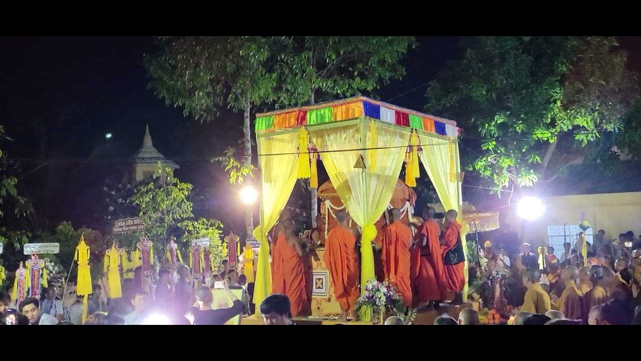Đêm cuối đưa linh cưu thượng Tọa Thích Tam Hiền chùa như Thành để làm lễ trà Tỳ nhục Thân
