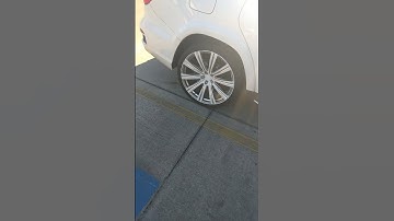 Beautiful white mercedes  has really  nice white and chrome rims beautiful look