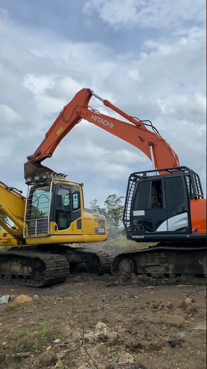 Beko Hitachi Vs Beko Komatsu#shorts #excavator #truck #beko